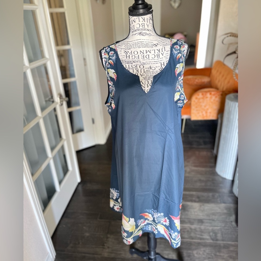 ❗️PRICE DROP❗️XL sleeveless knee length navy dress with floral trim - Picture 2 of 7